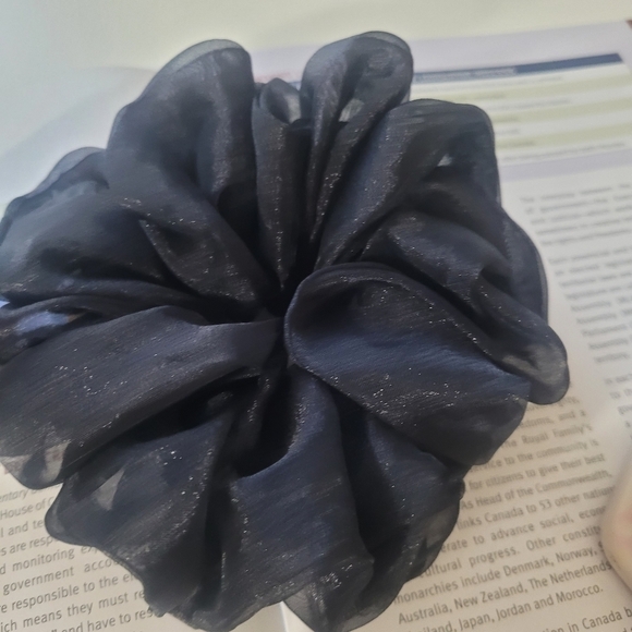 🖤black🖤organza/sheer oversized Scrunchie - Picture 4 of 5